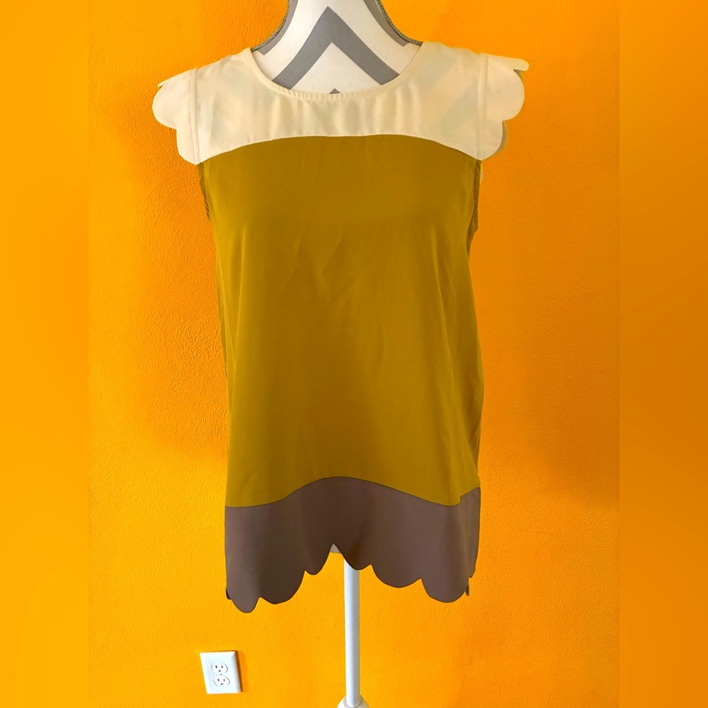 Doe & Rae Small Scalloped EdgeTunic